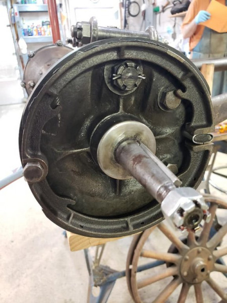 The other side with dust cover, key, and a new set of emergency brake shoes!  Can a sharp eyed expert see what I did wrong with the brake shoe in this shot? Sometimes you need to install twice to get things right!