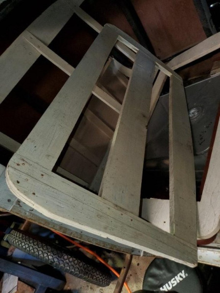 I think this attached to the seat, but then it does not fit into the back wood piece that clips to the back of the body