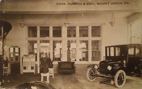 Charles Huston12644746_774556356007535_8596332285775933879_n.jpg