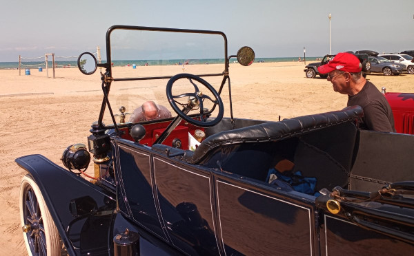 These 2 guys loved Clara and the other cars. Especially the lamps and the crank starting.