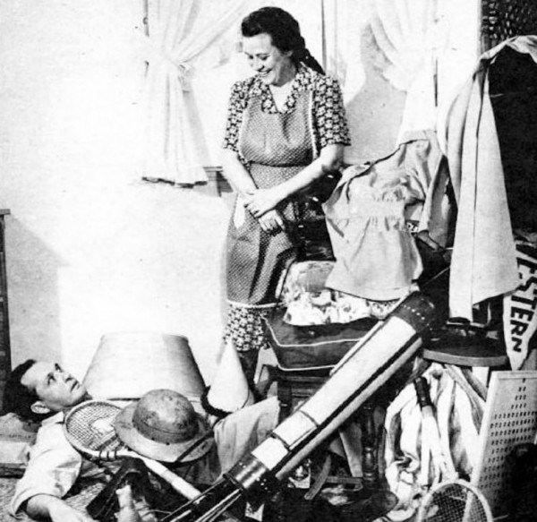 Fibber_McGee_and_Molly_closet_photo_1948.jpg