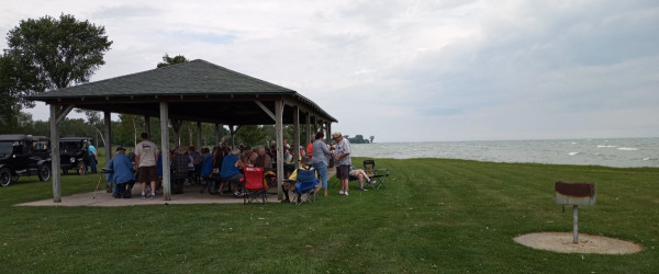 Lunch on the lake..u can see a bit of the chop