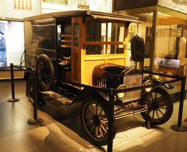 WW1 Ambulance 2.JPG