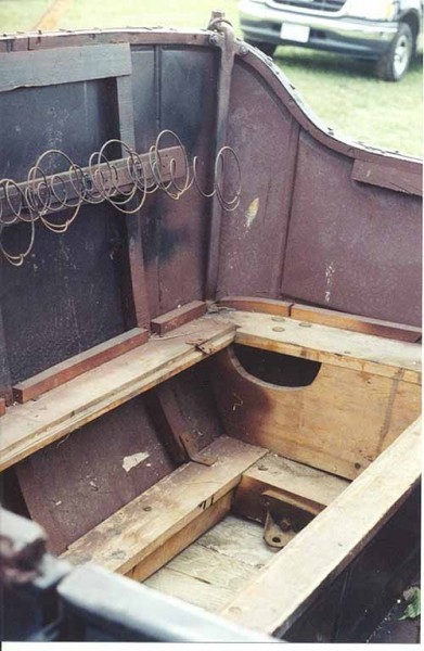 1914 body back seat driver quarter.jpg