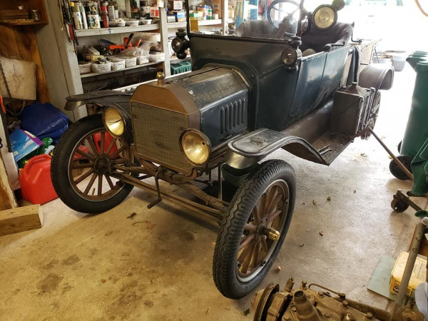 Front two tires mounted! Sure looks good. Hopefully our tubes hold!