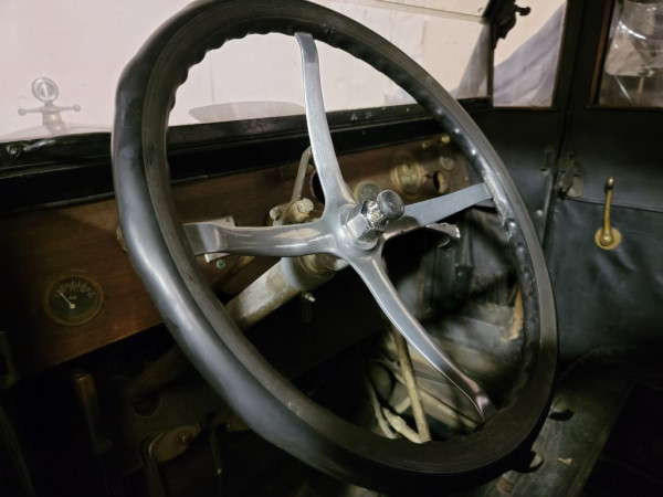 steering wheel 2.jpg
