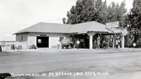 lake cit gas station.jpg