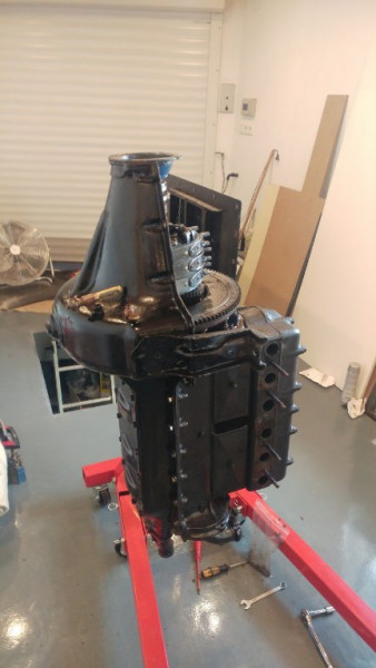 The mounted oil pan.