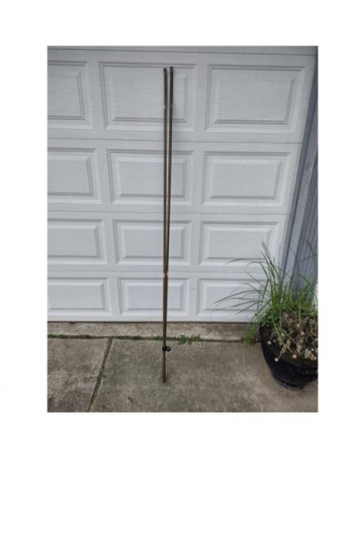 rod against garage.jpg