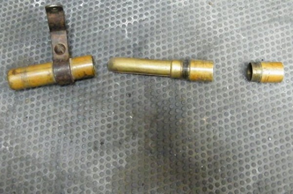 1914-1915 bulb horn bracket 2.jpg