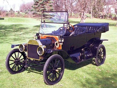 1914 Touring BYRNE backyard.jpg