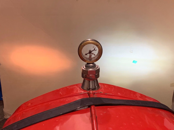 24T Incandescent vs LED.jpg