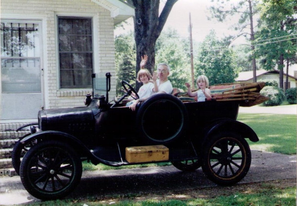 1918 daughters - 200 dpi cr.jpg