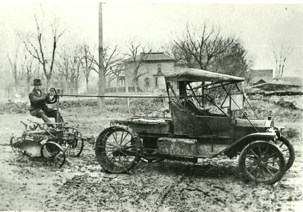 1912 torpedo tractor.jpg