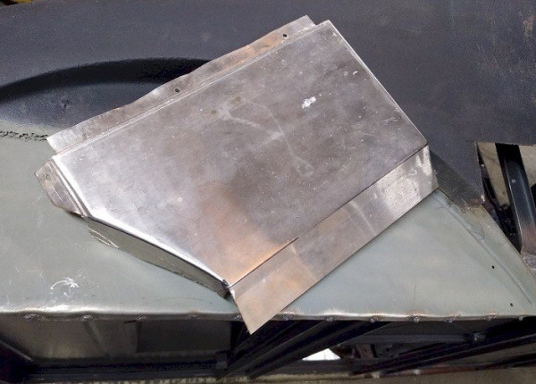 Right rear wheel well