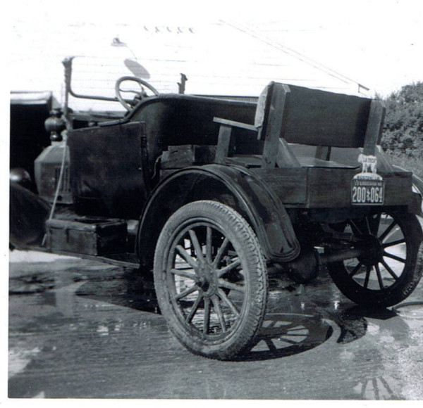 1915 Model T Ford touring made into a pickup.jpg