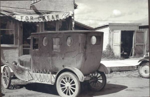 unusual ford.JPG
