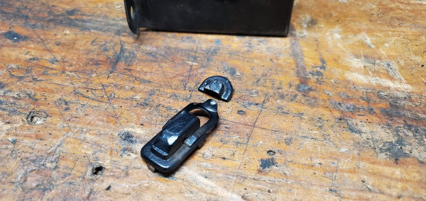 latch1.jpg