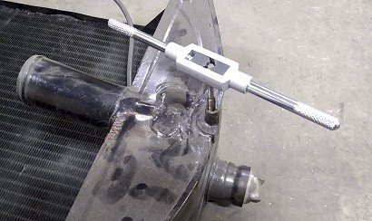 radiator support rod 2.jpg