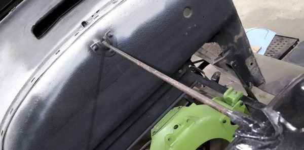 radiator support rod 6.jpg