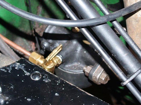 Carb-fuel cut off.jpg