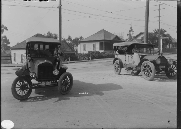 1917 SoCal Edison Model T in accident with 1913 Model 37 Hudson touring .png