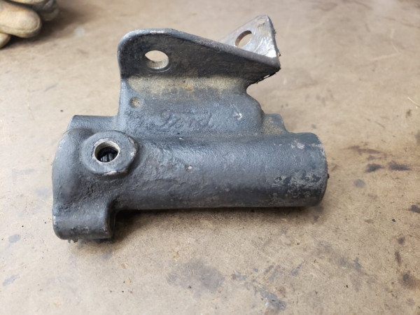 steer bracket2.jpg