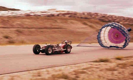 Tommy Ivo pulls the BIG chute! Photo by Pete Garramone.jpg