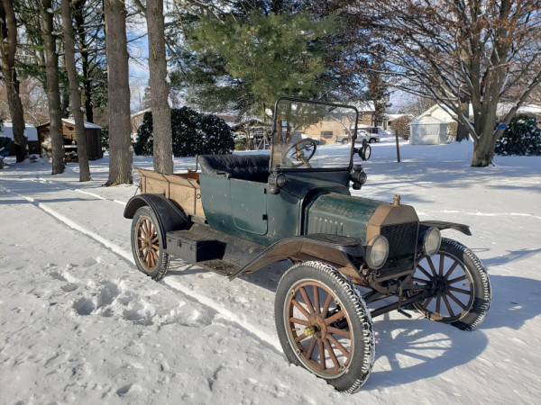 A decent shot of the car in some 2021 snow. I still need to wash the dust off of it, which I will do!