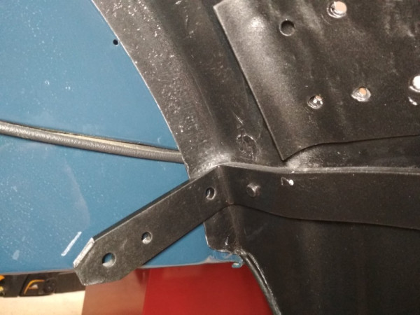 L_R_fender_brace.jpg