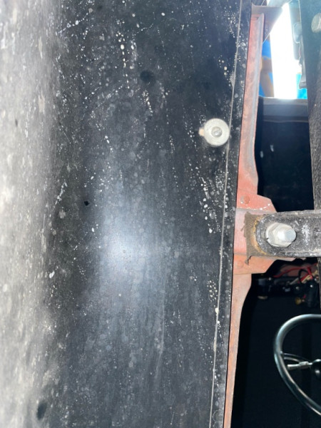 splash shield fender washer and wood screw.jpg