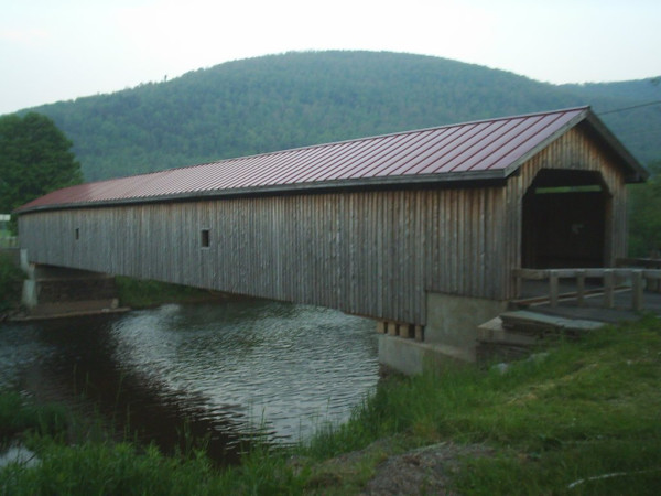 Hamden_Covered_Bridge_May_06.jpg