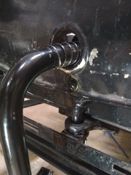 z_Crank_low_in_orig_apron_1.jpg