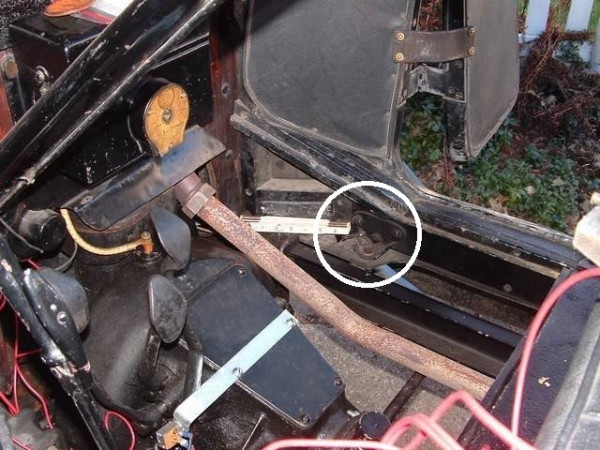 Body Bracket mouting location ubder door hinger.jpg