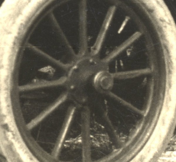 accessory hubcap close old.jpg
