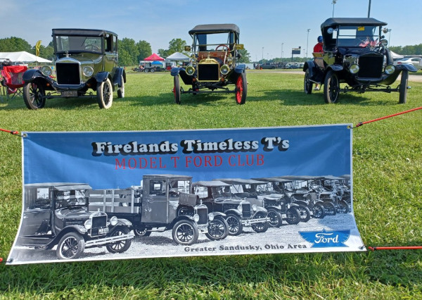Member Dan Peer &amp; wife worked up a real nice banner for us