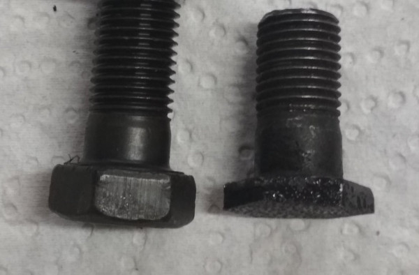 Fr_fender_bracket_bolt.jpg