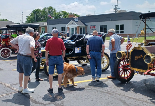 A few club guys &amp; Jim's dog Champ checking out the cars