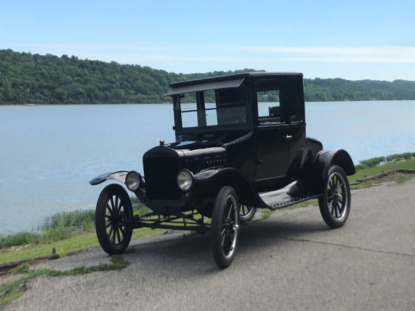 1925 Model T Coupe 28.jpg