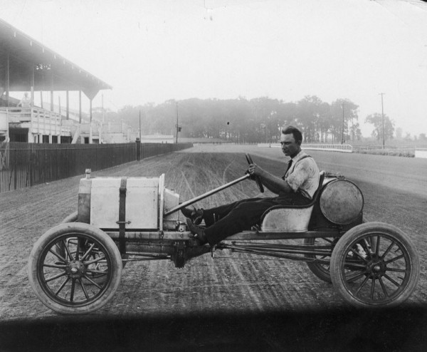 LARGE ENGINE FORD SPECIAL-300 UP