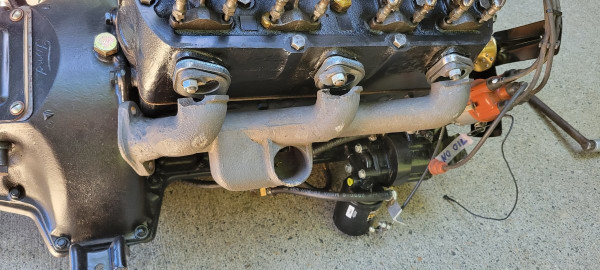 Exhaust Manifold broken.jpg