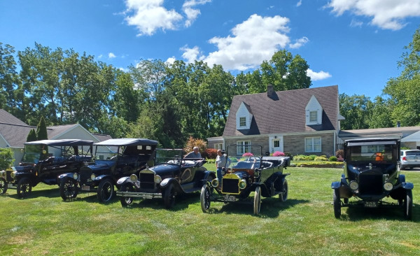Gathered before one of our many famous picnic tours