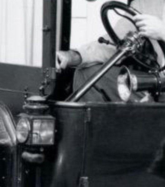 1914 STYLE BRASS QUADRANT - MODEL 32 E&J SIDE LAMP.JPG