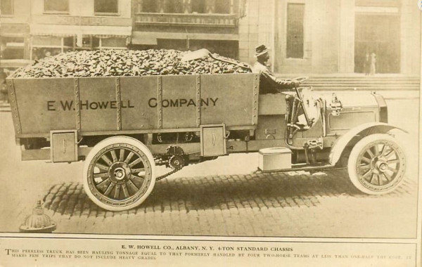 howell.JPG