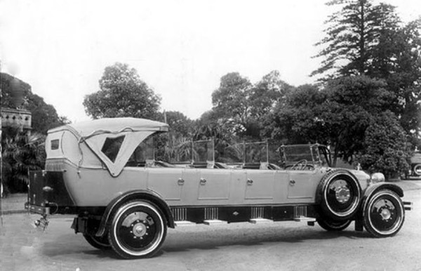 1922-white-charabanc-tourer-smithwaddington_110581953.jpg