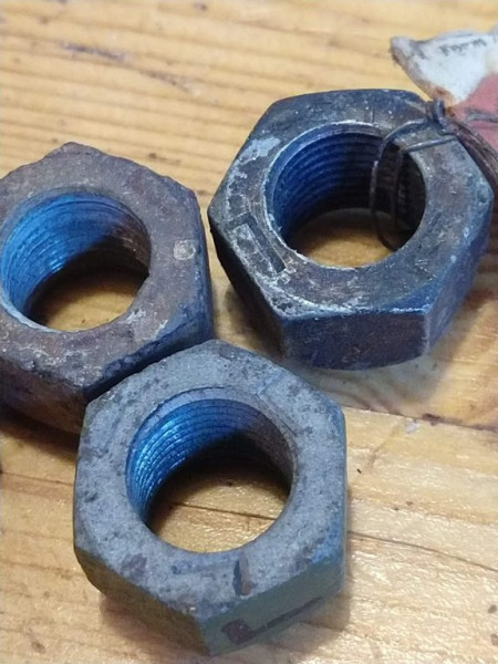 lug nuts.jpg