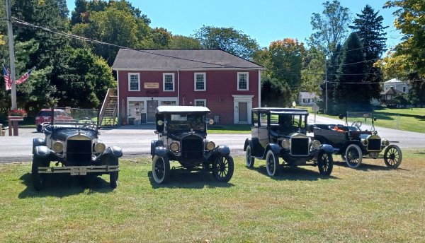4 of 6 cars at the lunch market.