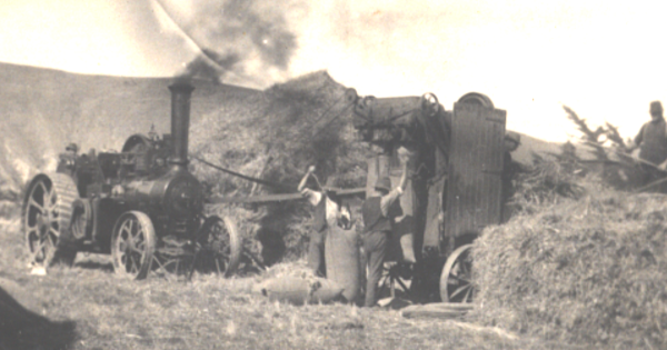 traction_engine_mcqueens_valley_c_1900.png