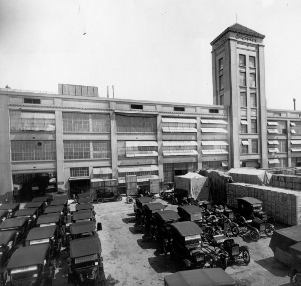 Ford_factory_LaBoca.jpg