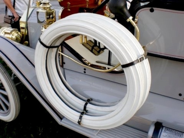 brass tire brackets.jpg